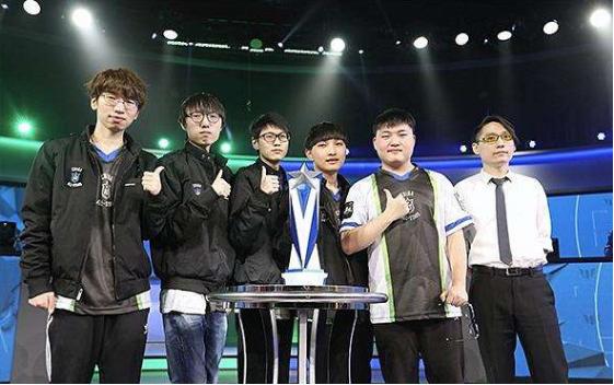 样因雷击致 样因雷击致