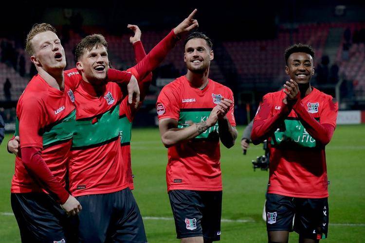 在侧翼对位 在侧翼对位